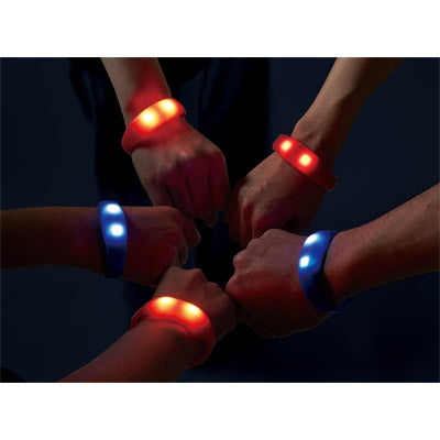 光るブレスレット１個