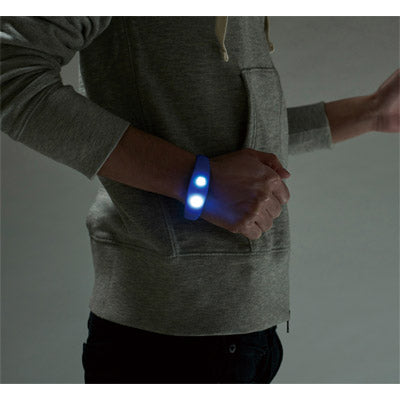 光るブレスレット１個