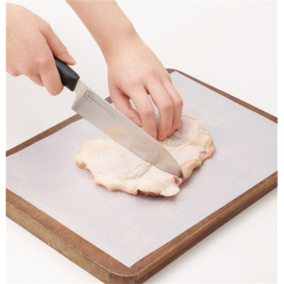 スライドで簡単カット！よごれを防ぐまな板シート