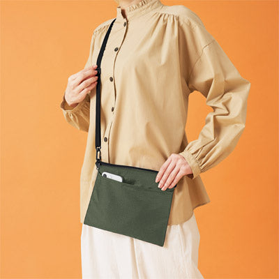 デイタフ・テントクロスポケット付きサコッシュ（撥水加工）（カーキ）