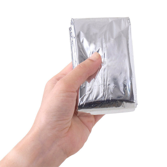 ４層！静音　防寒・防風アルミ寝袋